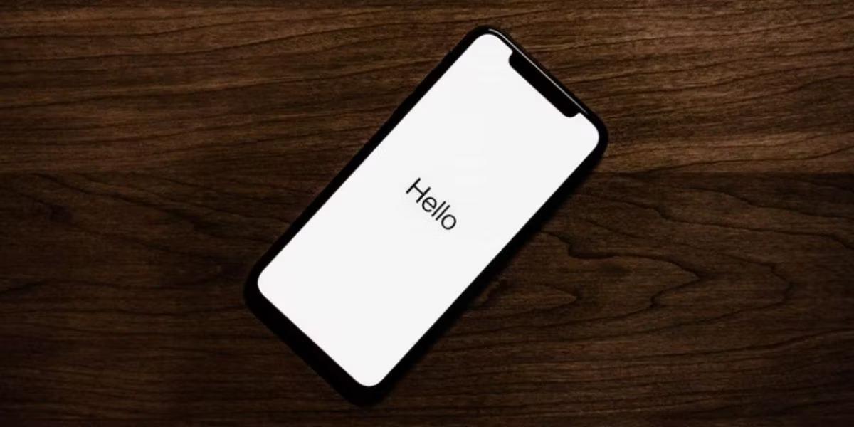 iphone-hello-screen-1.jpg