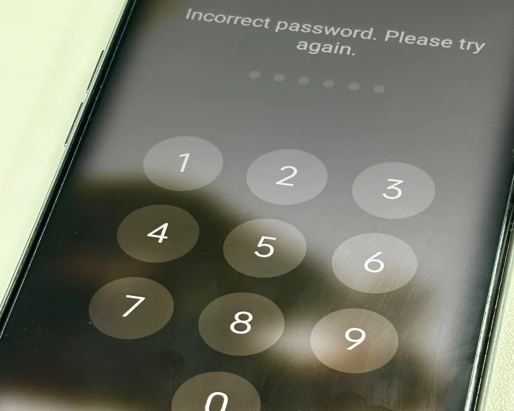 Changing phone password leads to wrong password input